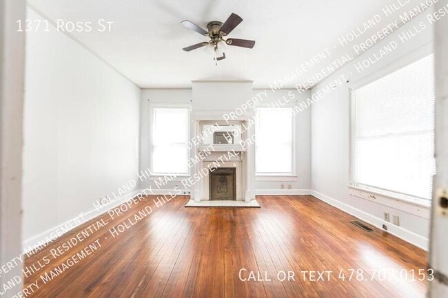 Building Photo - 1371 Ross St