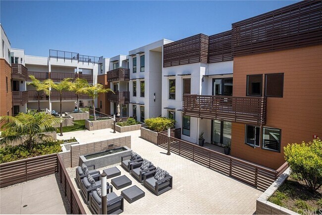 Building Photo - 6030 Seabluff Dr