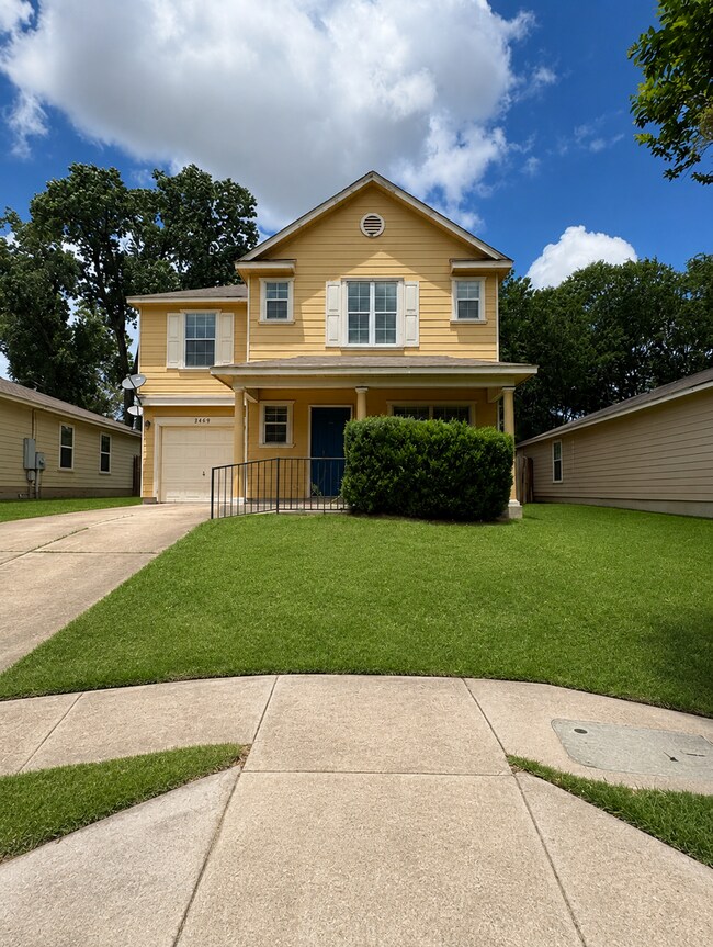 Building Photo - 3 BR/2.5BA | Single Family Home | 1-Car Garage | Fenced backyard!