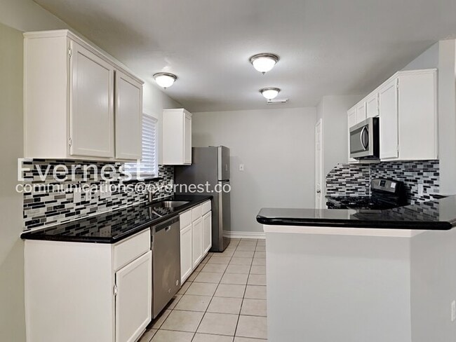 Building Photo - 4 Bed/2 Bath Home with Fenced Yard and Attached Garage / 4 Bed, 2 Bath / Pet-friendly / Available...
