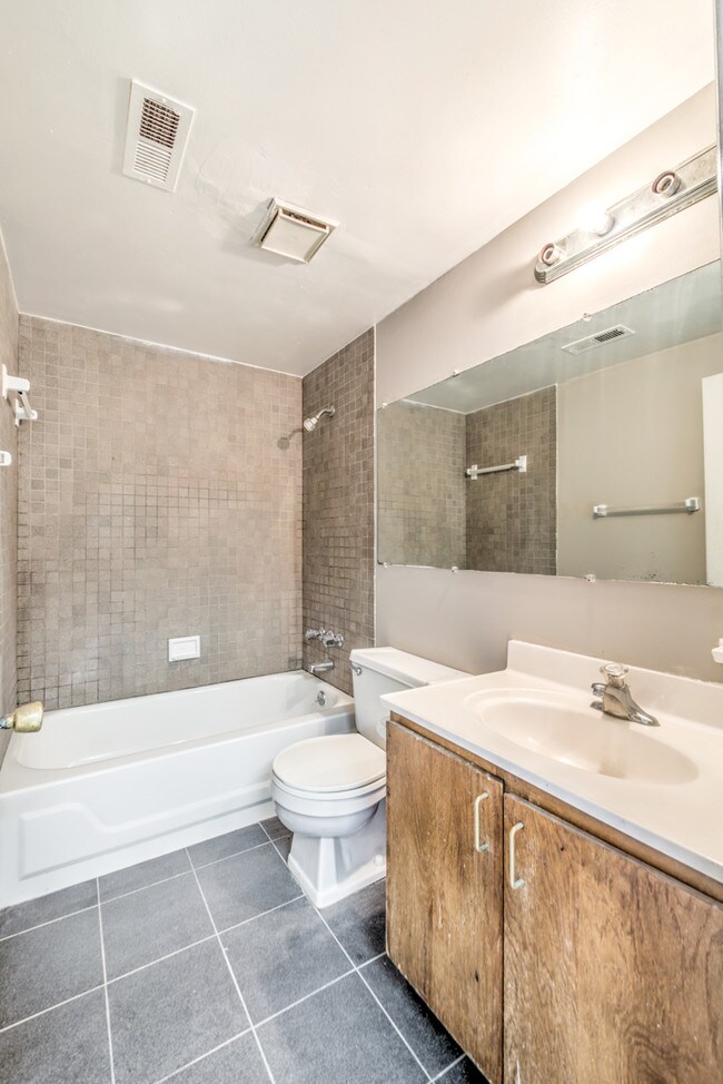 Building Photo - 3866 McRee Ave