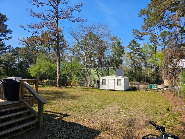 Building Photo - 1533 Emily Ave