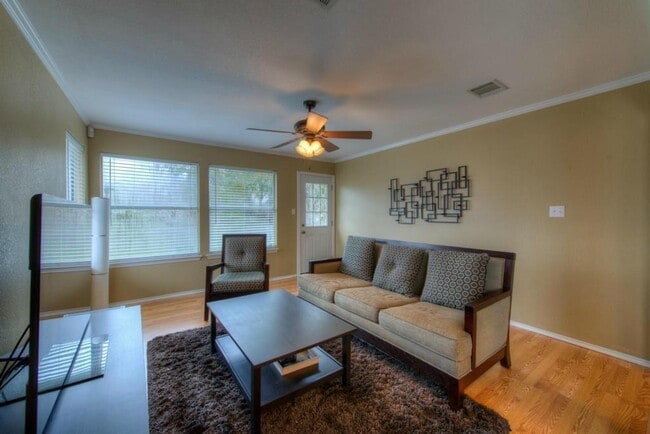 Building Photo - 14616 Montoro Dr