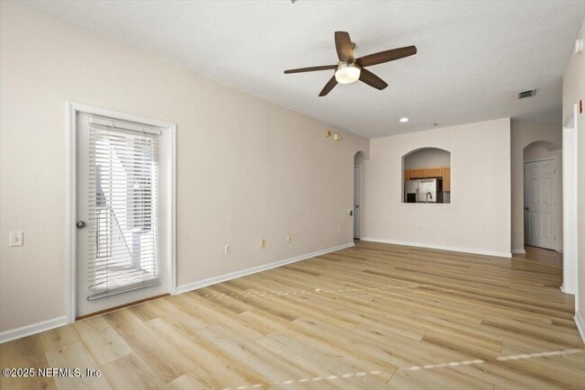 Building Photo - 10550 Baymeadows Rd