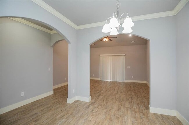 Building Photo - 212 Alder St
