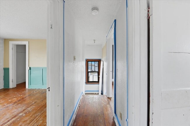 Building Photo - 559 Cortlandt Ave