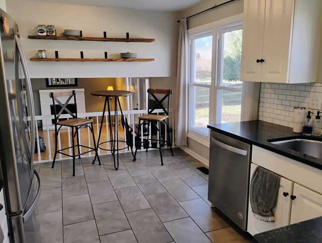 Building Photo - 4958 Oak Ln