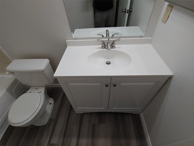 Building Photo - 9700 Leawood Blvd