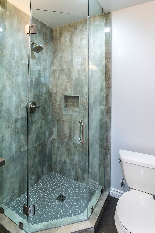 Building Photo - 621 N Bedford Dr