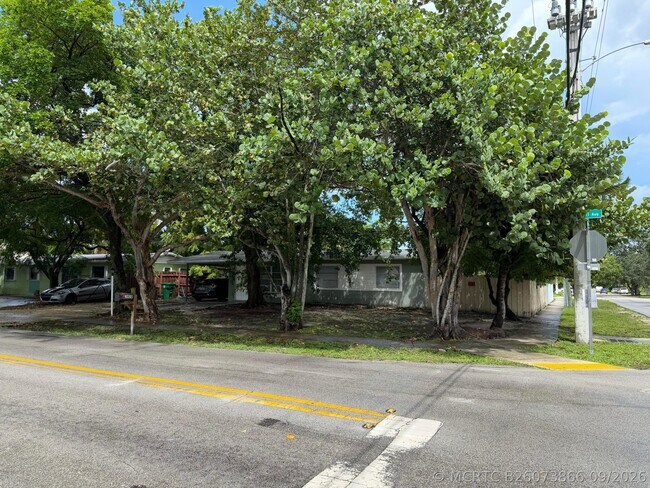 Building Photo - 3820 SW 61st Ave