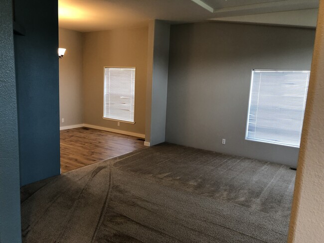 Building Photo - Beautiful and Convenient Turner Location!