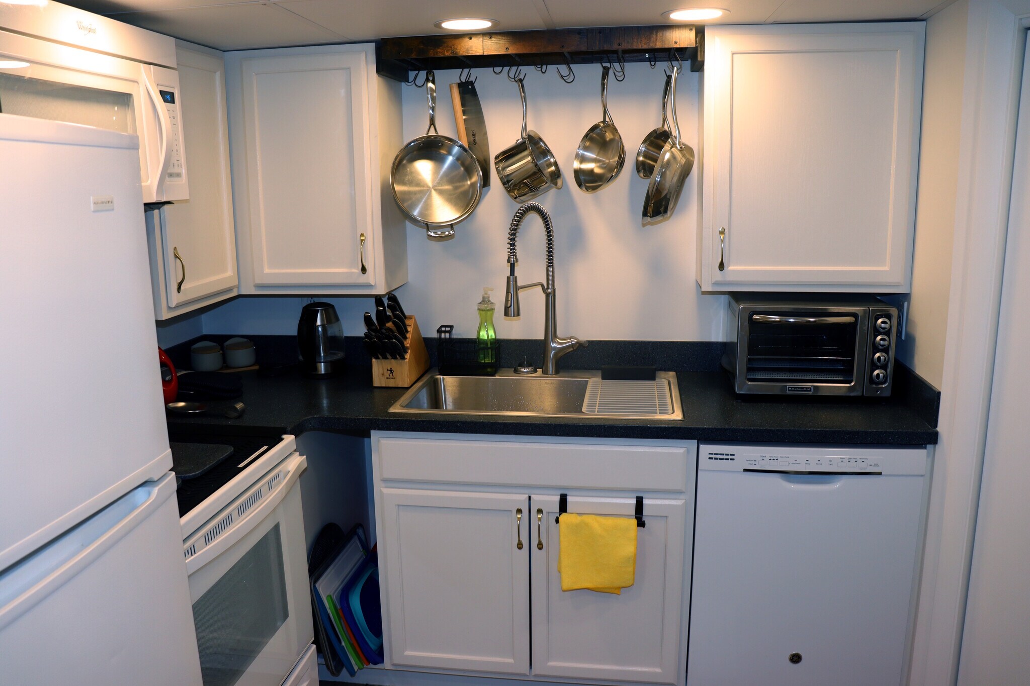 Kitchen - 2021 11th Ave N