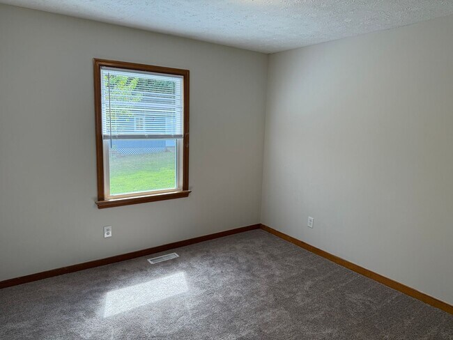 Building Photo - 6311 Midnight Dr