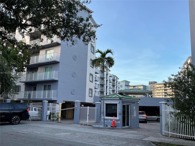 Building Photo - 2415 NW 16th St Rd