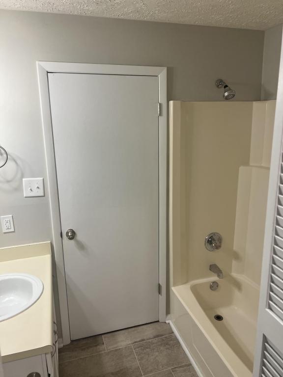 Building Photo - 1904 Tryon Dr