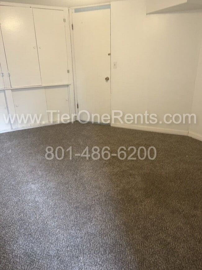 Building Photo - No deposit option available for qualified renter with Obligo!