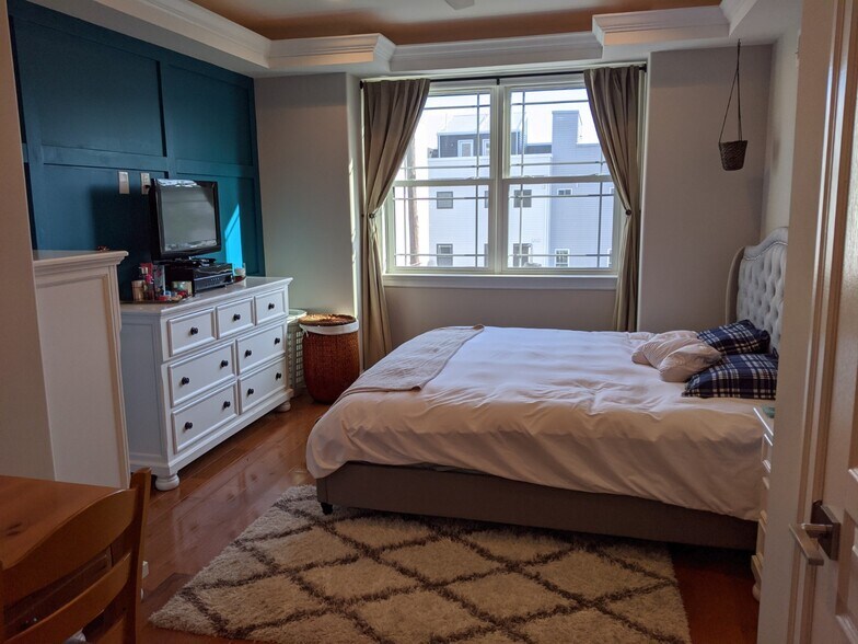 Building Photo - 624 Dudley St