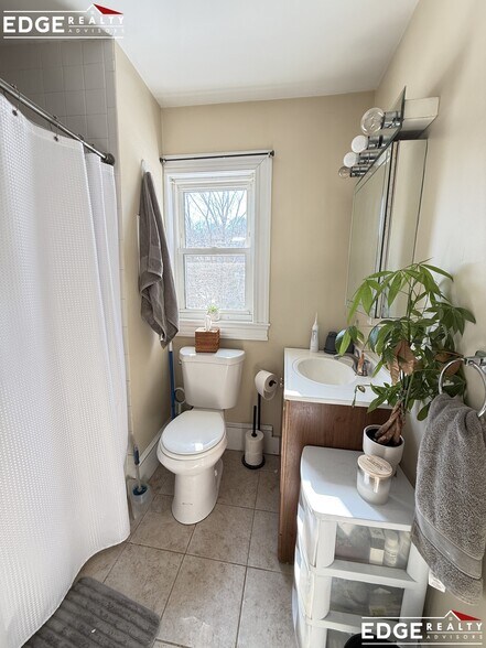 Building Photo - 10 Woodmont St