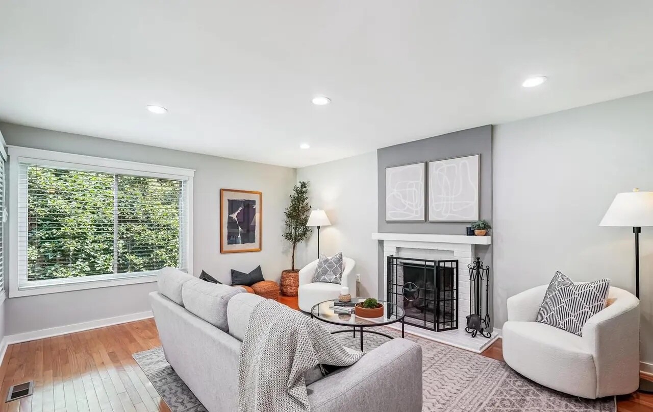 Building Photo - 276 W Meadowland Ln