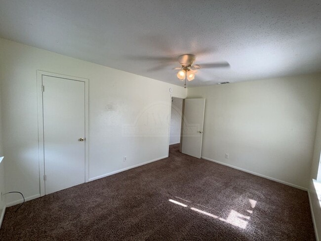 Building Photo - 1515 Janis Dr