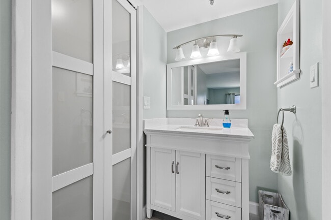 Building Photo - 801 S Ocean Dr