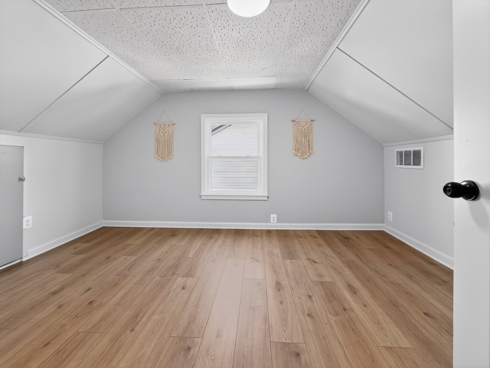 Building Photo - 101 Elinor Ave