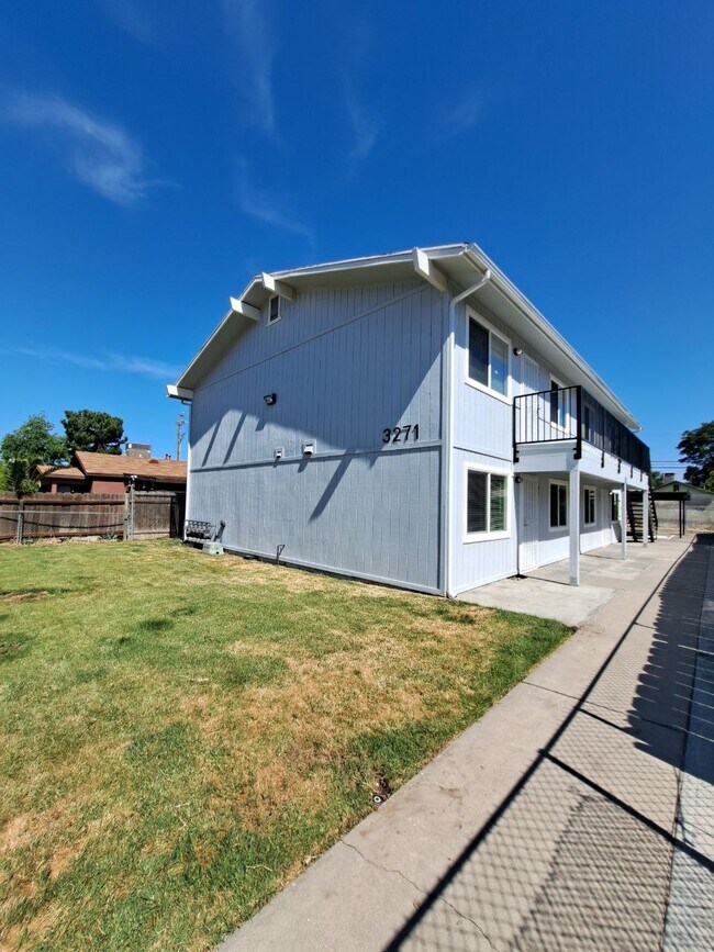 Building Photo - 3271 E Tyler Ave