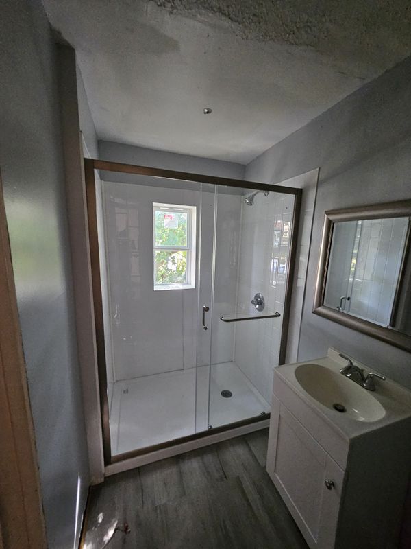 Building Photo - 924 E Morton St