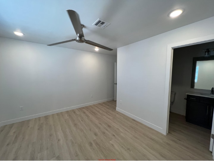 Building Photo - 1060 W Province Way