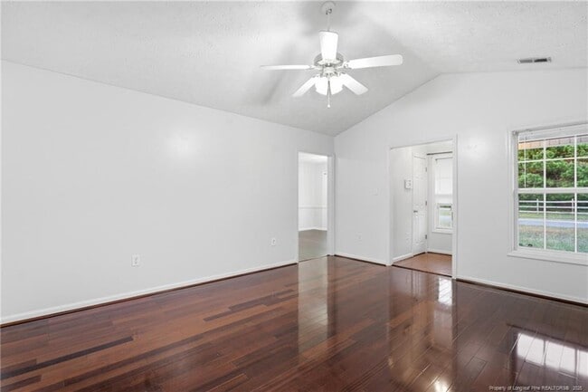 Building Photo - 419 Northwoods Dr