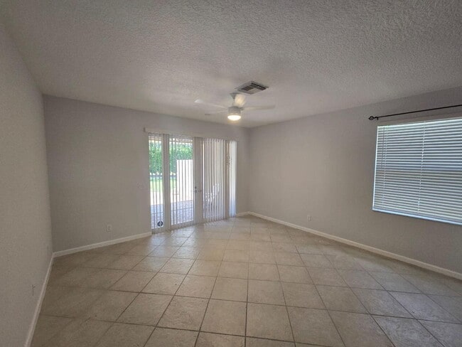 Building Photo - 9310 Silver Glen Way