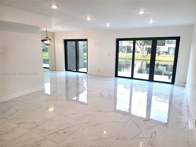 Building Photo - 9723 N New River Canal Rd