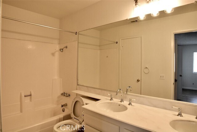 Building Photo - 21696 Laurelrim Dr