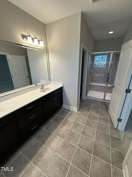 Building Photo - 4222 Vallonia Dr