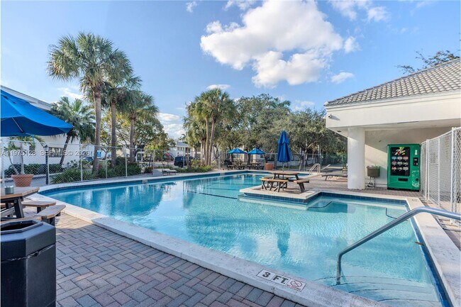 Building Photo - 2445 SW 18th Terrace