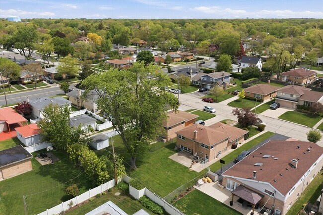 Building Photo - 9536 Tripp Ave