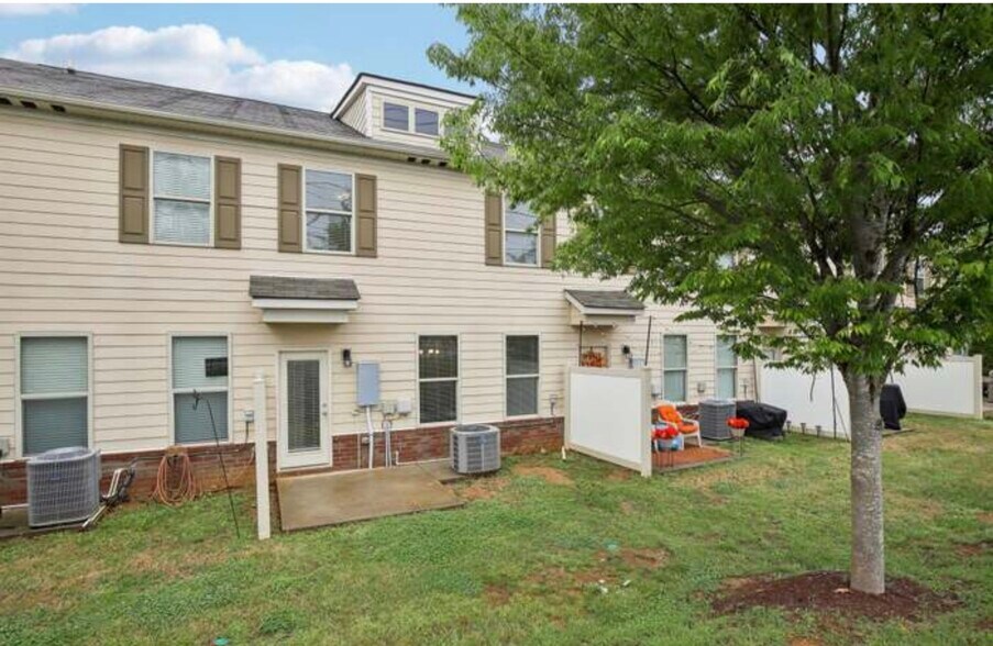 Building Photo - 3927 Cannonsgate Ln