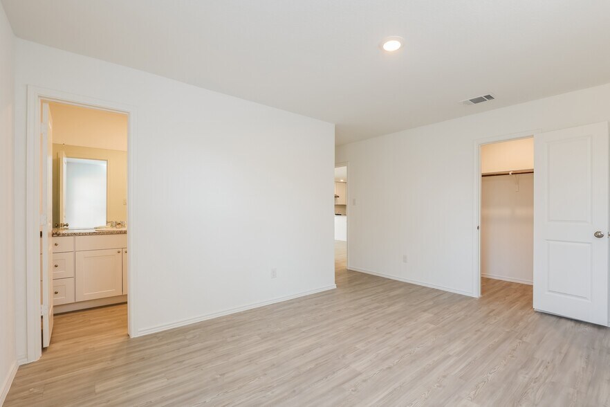 Building Photo - 2722 Robles St