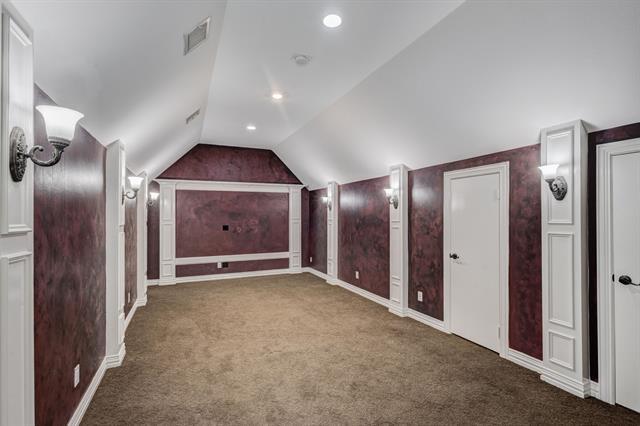 Building Photo - 1004 Drake Dr