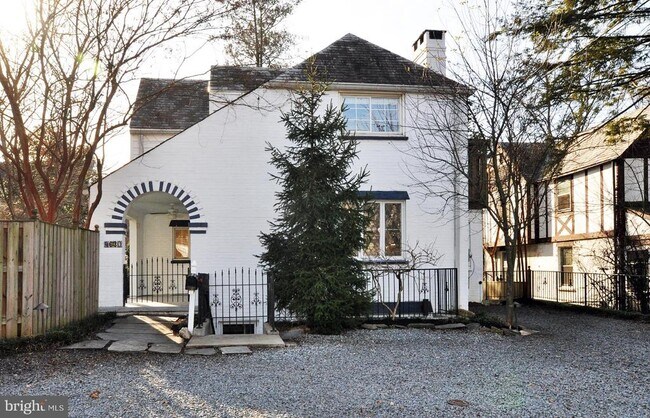 Building Photo - 4630 River Rd