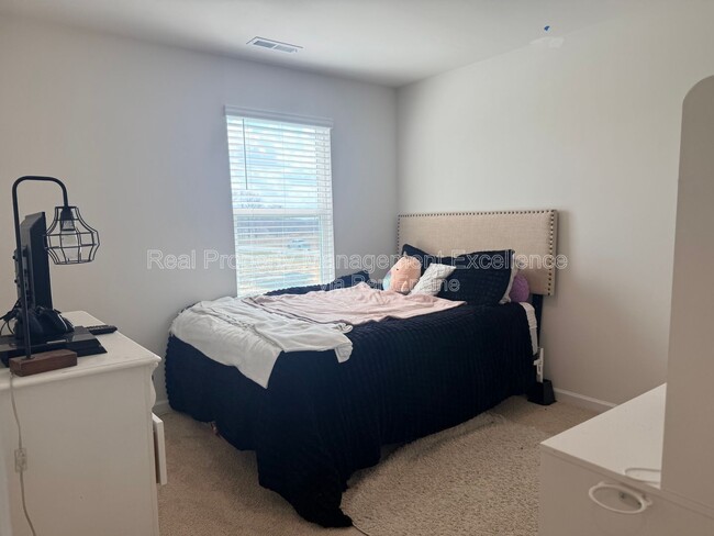 Building Photo - 58 Sweet Mdw Rd