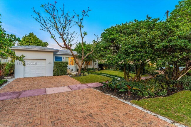 Building Photo - 6145 La Gorce Dr