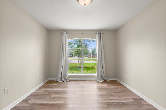 Building Photo - 11327 Shady Bend Dr