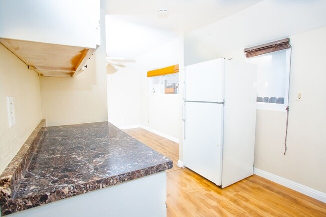 Building Photo - 915 E Balboa Blvd