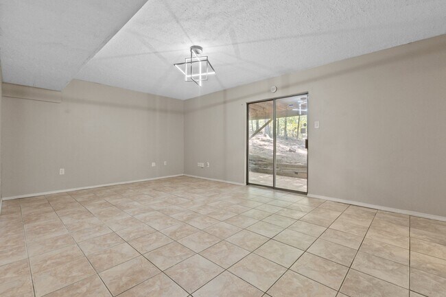 Building Photo - 5 Rocky Top Cove