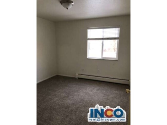 Building Photo - Comfortable 2 bed 1 bath Condo Near Sloans...