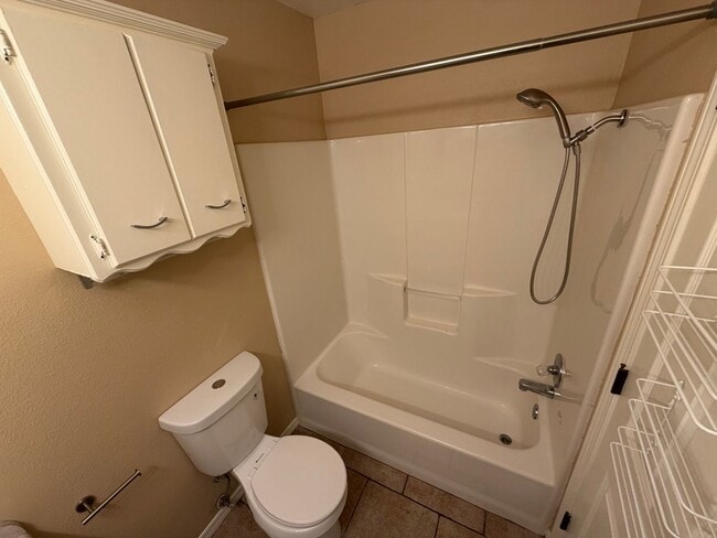 Building Photo - 732 Foster Ln