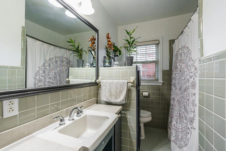 Building Photo - 304 Barnes Mill Rd