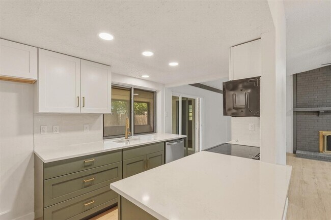 Building Photo - 1101 Delores Dr