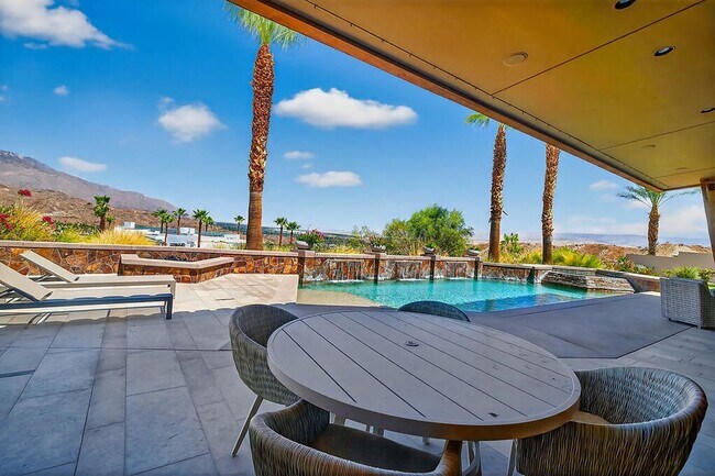 Building Photo - 9 Rockcrest